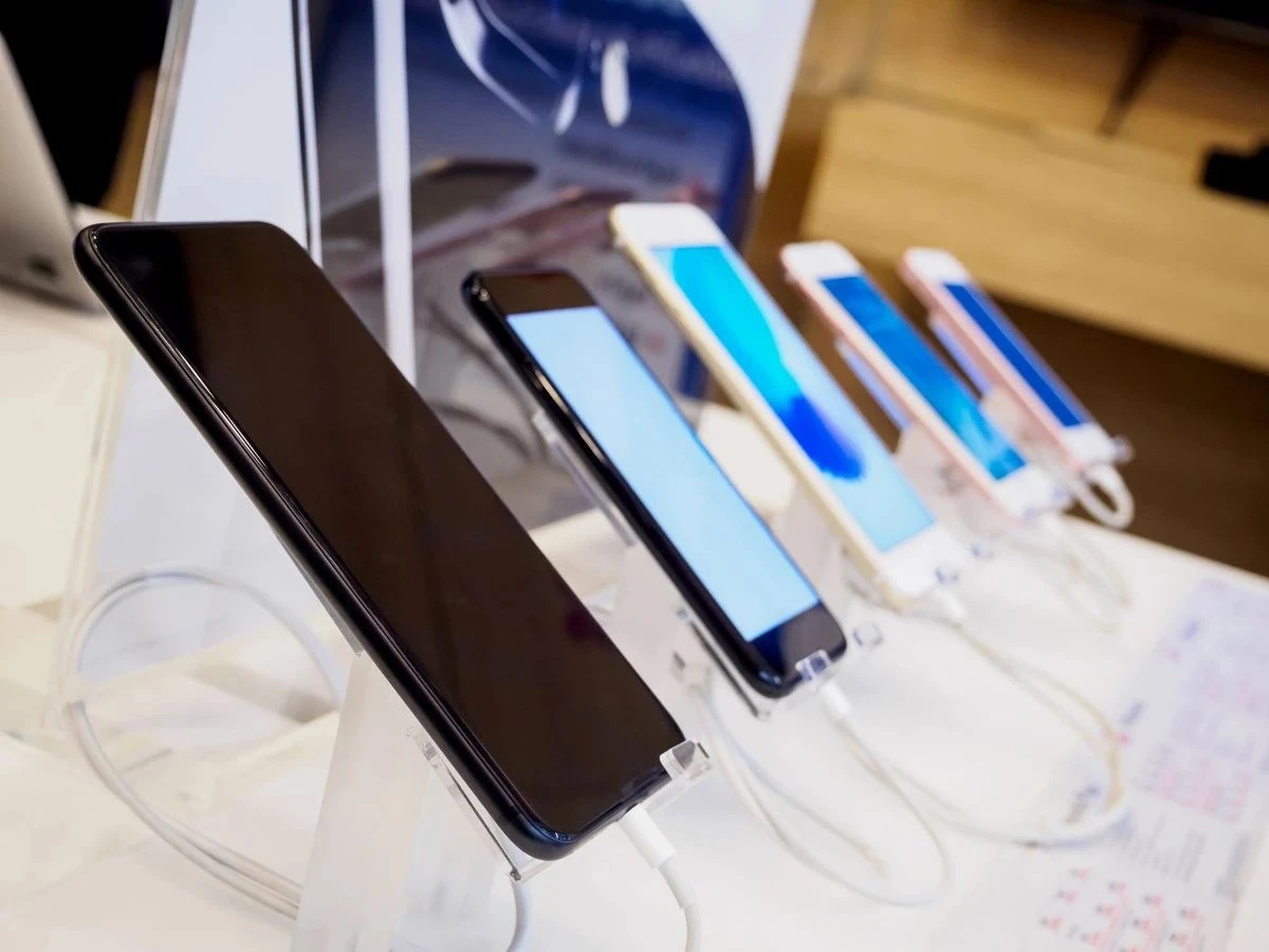 Teléfono usado de gama alta vs. nuevo de gama media: cuándo invertir tu dinero