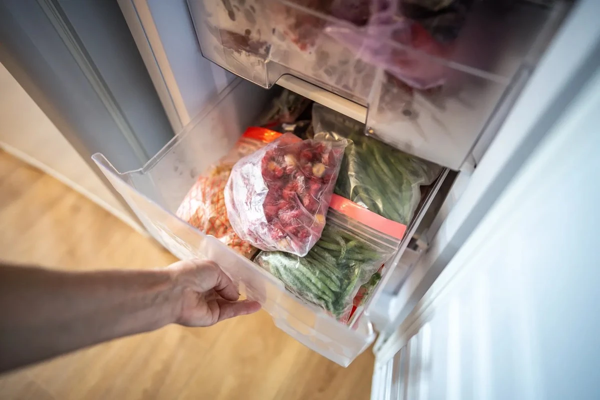Nunca congeles estos alimentos: el error que arruina el sabor y tu bolsillo