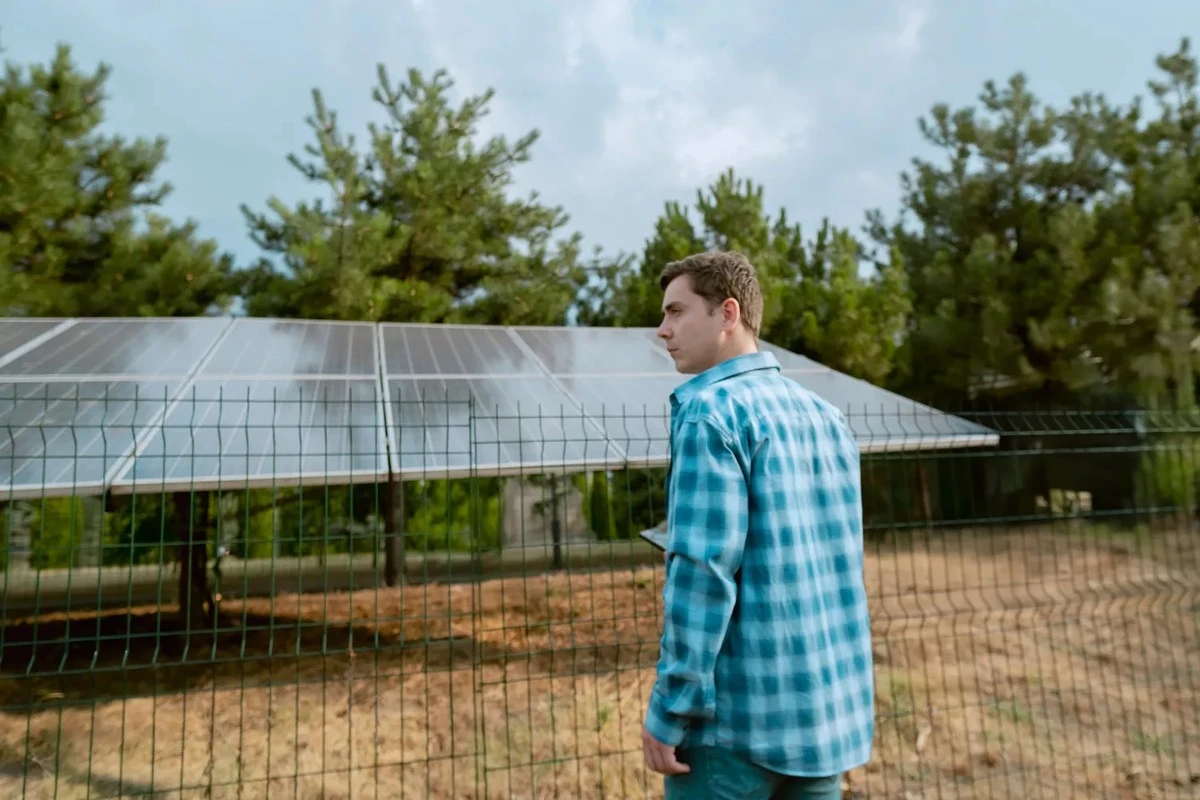 Tu te pagaste 10.000€ por unos paneles solares y solo funcionan cuando el cielo está nublado