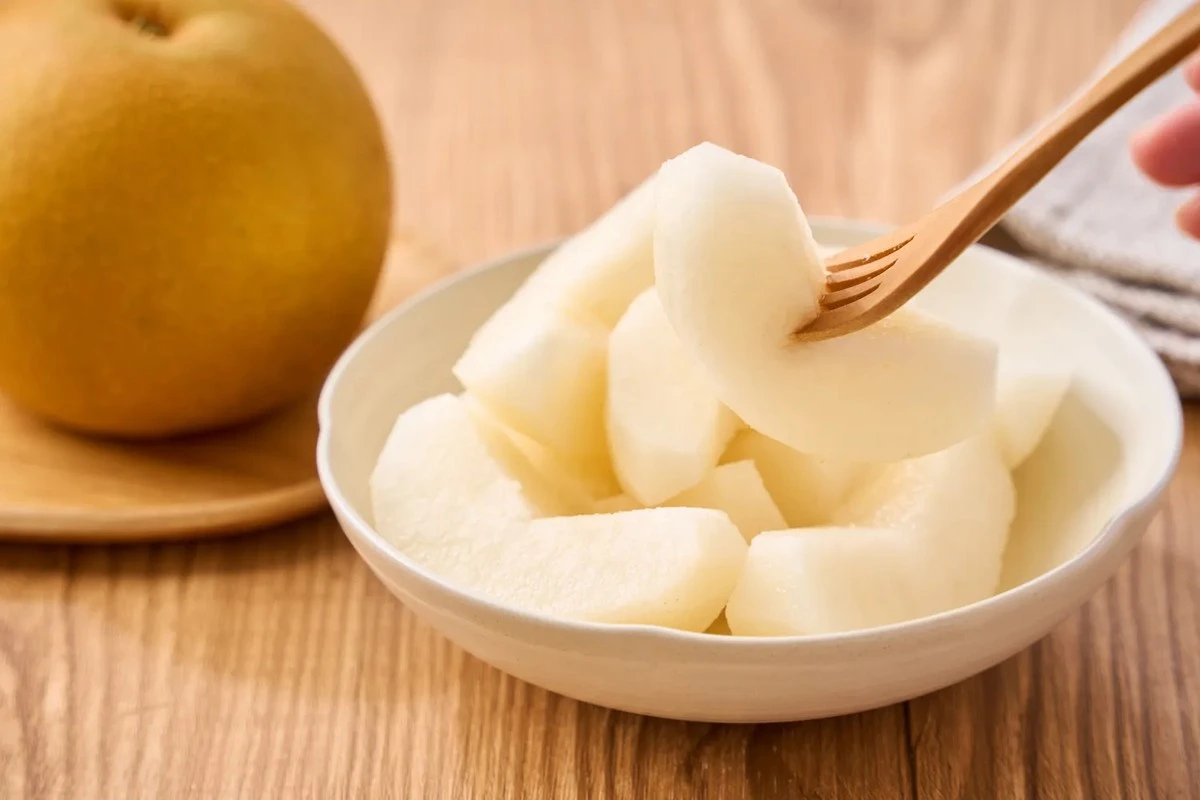 ¿Por qué deberías cambiar tus bananas por peras? Estos frutos mejoran tu memoria y cuidan tu corazón