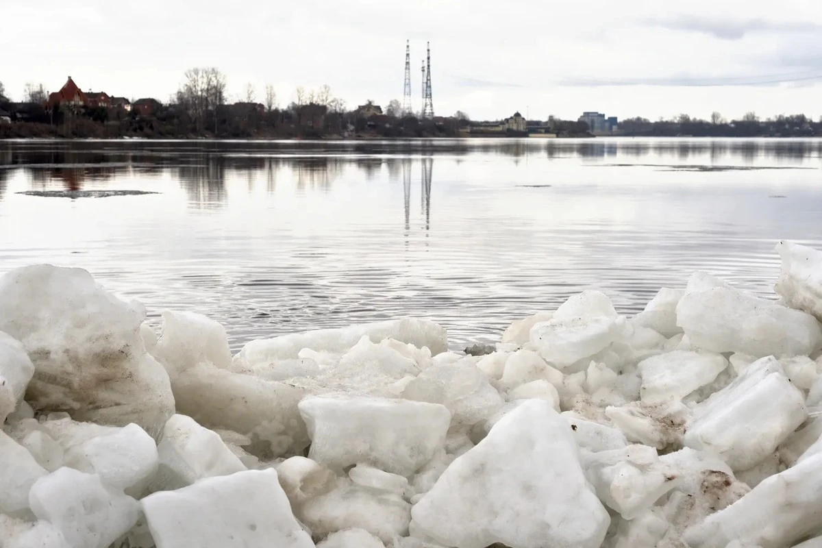 La primavera de hielo: por qué la nieve acumulada retrasa el calor y provoca inundaciones