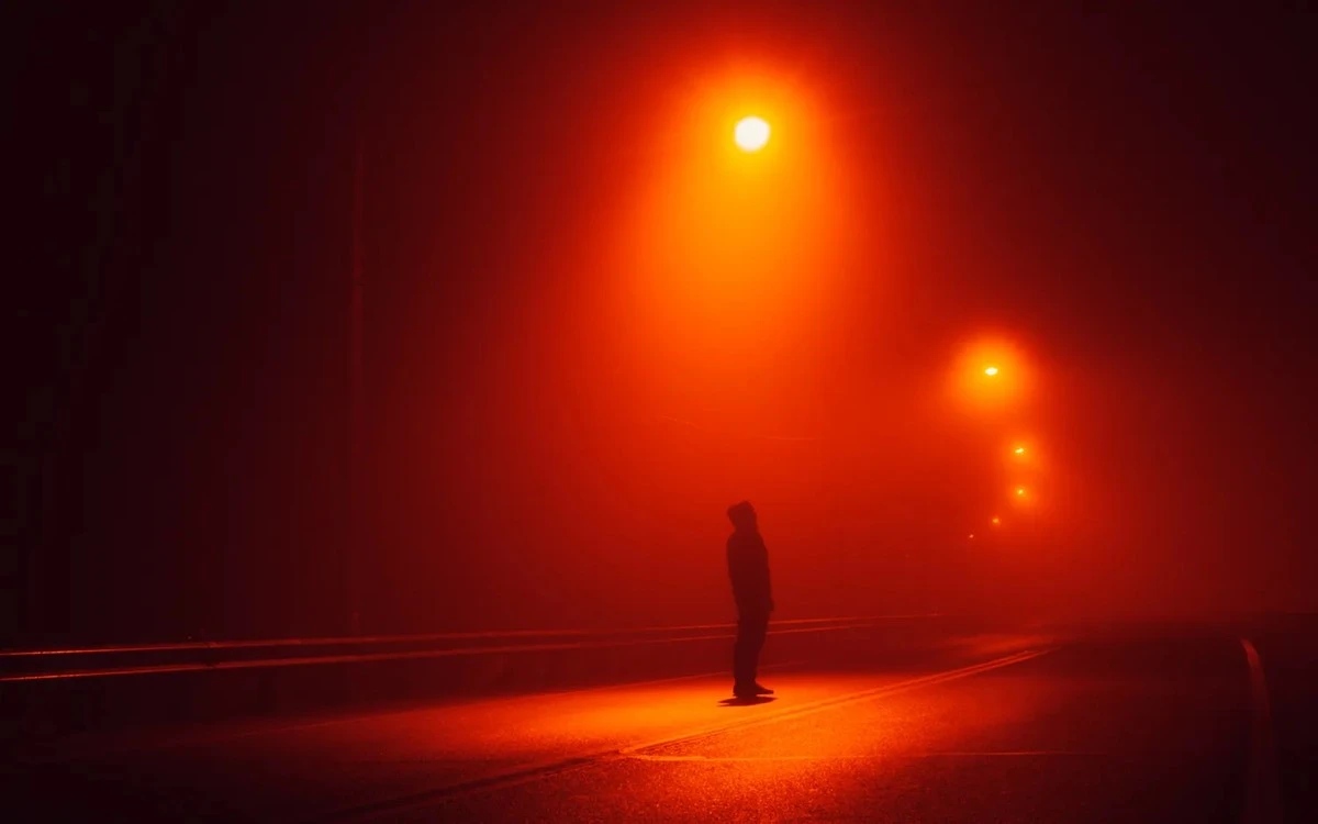 Por qué las calles de Dinamarca se tiñeron de rojo: un experimento que podría cambiar para siempre nuestras ciudades nocturnas