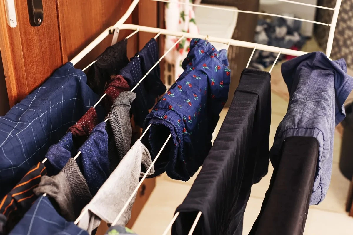 Olvídate de la secadora: un truco genial seca tu ropa en 2 horas con solo dos aparatos que ya tienes
