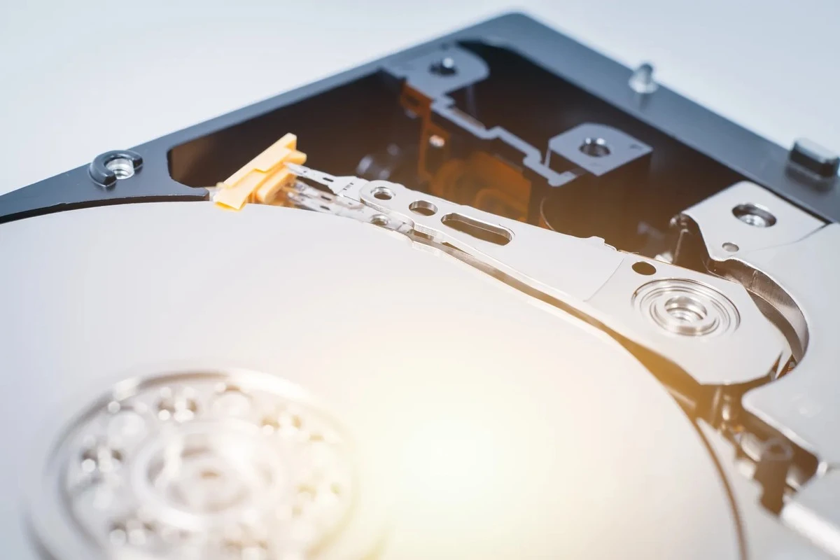 El cable 'inocente' que borró 14 años de archivos: Cómo un error común puede destruir tu vida digital