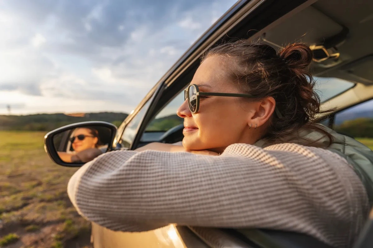 Jóvenes al Volante: El Peligro Nocturno Revelado por un Informe de la UE