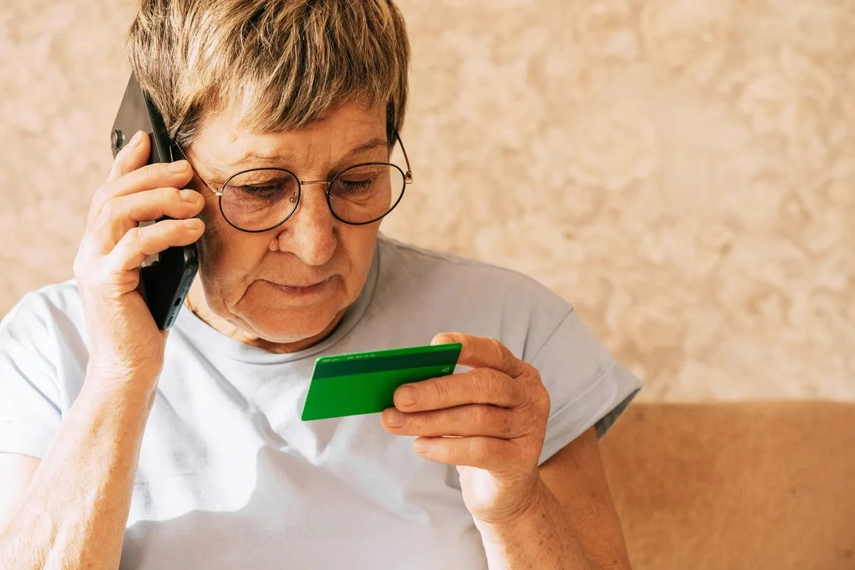 Una cucharada de canela al café: el truco secreto para mejorar tu mañana