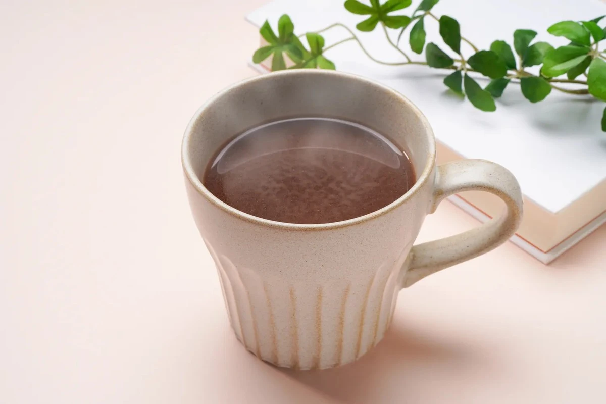 El cacao en tu café: descubre el ingrediente secreto para mejorar tu digestión y reducir la hinchazón