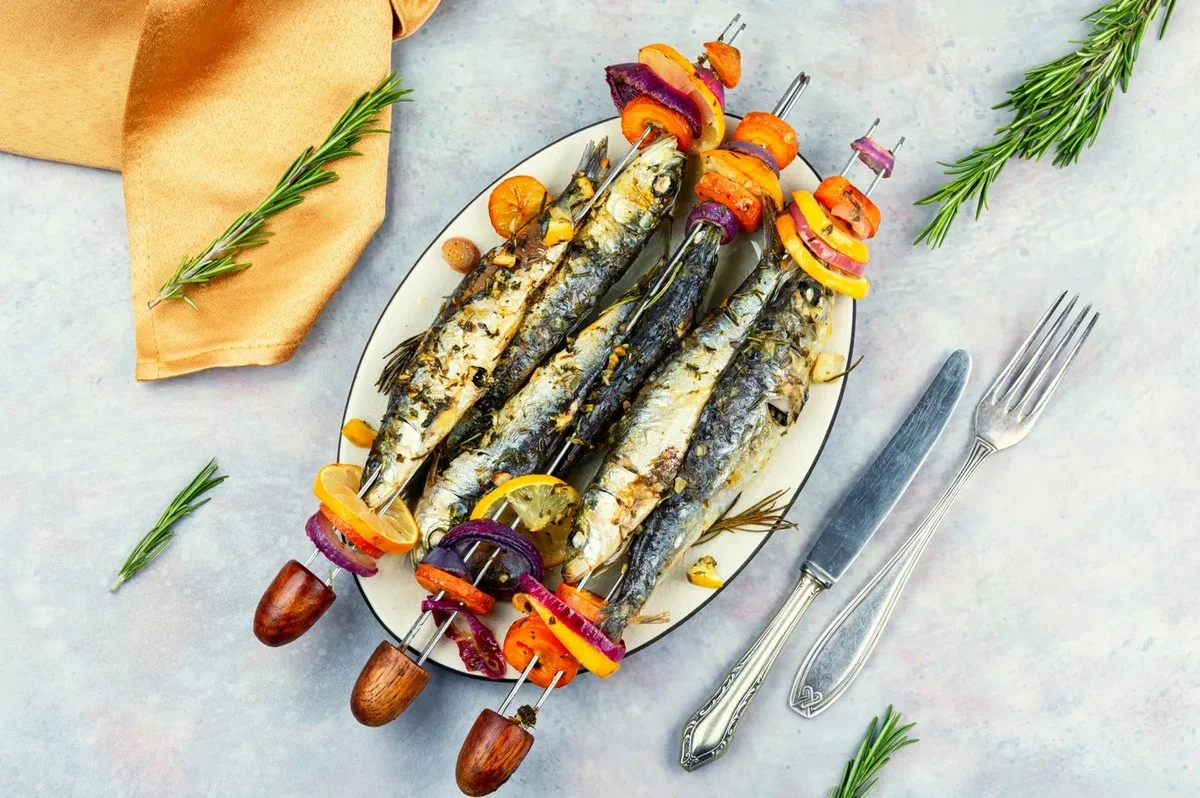 Por qué este pescado subestimado es más barato, ligero y sorprendentemente delicioso que el salmón