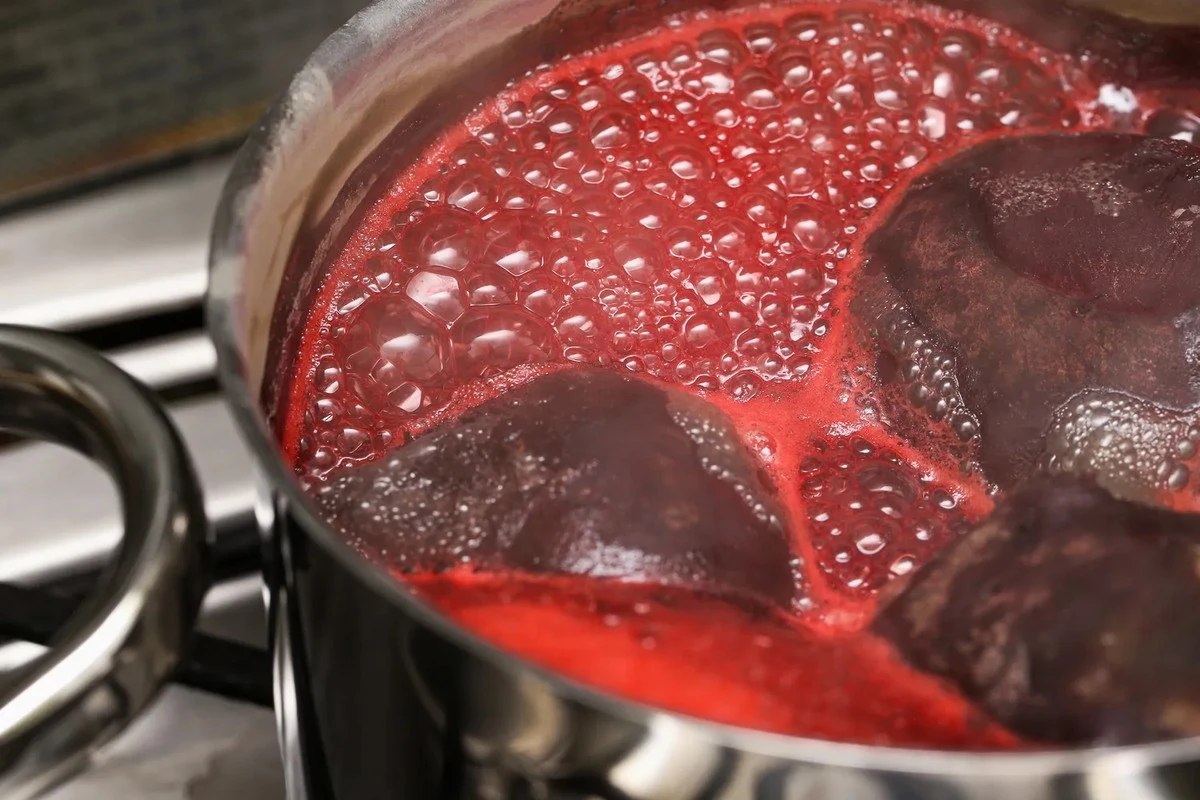 Remolacha en 25 minutos: el truco que evita el olor y las manchas en tu cocina