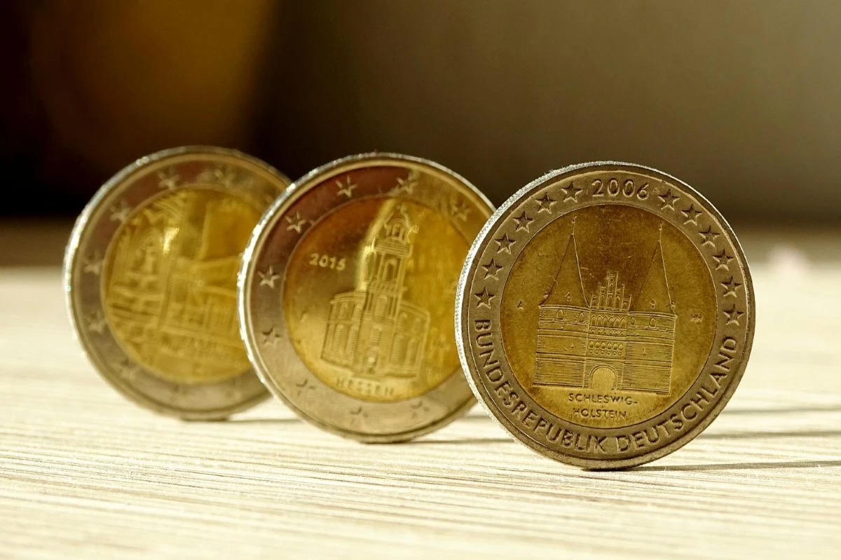 Revisa tus bolsillos: estas monedas de 2 euros valen miles de euros