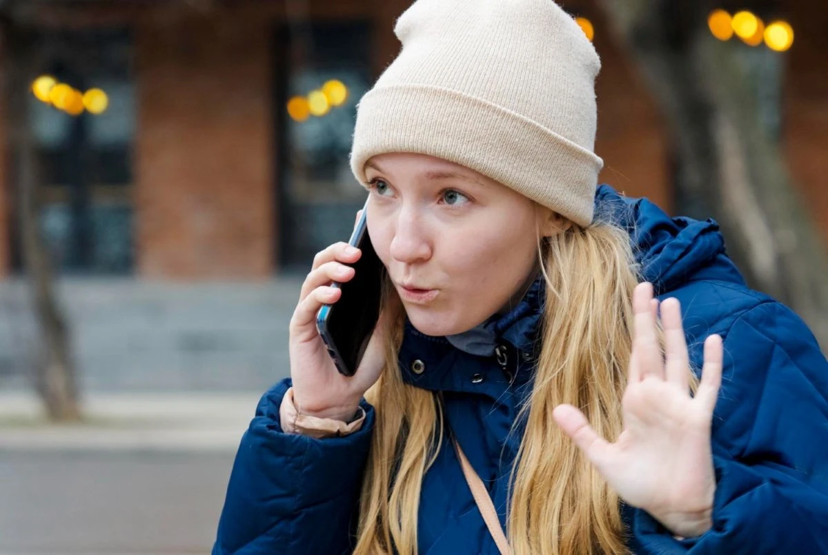 Evita perder tus ahorros: las 5 frases que te alertan de una estafa telefónica