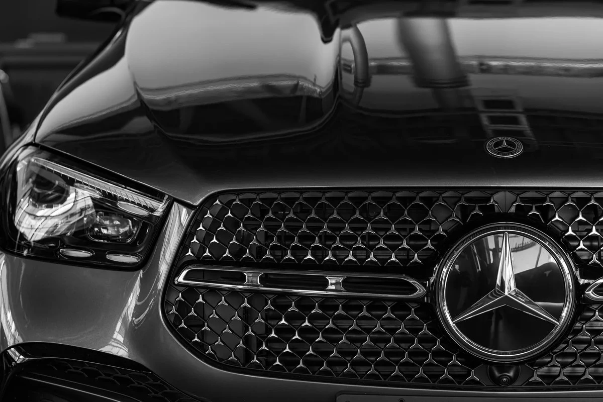 Mercedes retira decenas de miles de coches eléctricos por riesgo de incendio