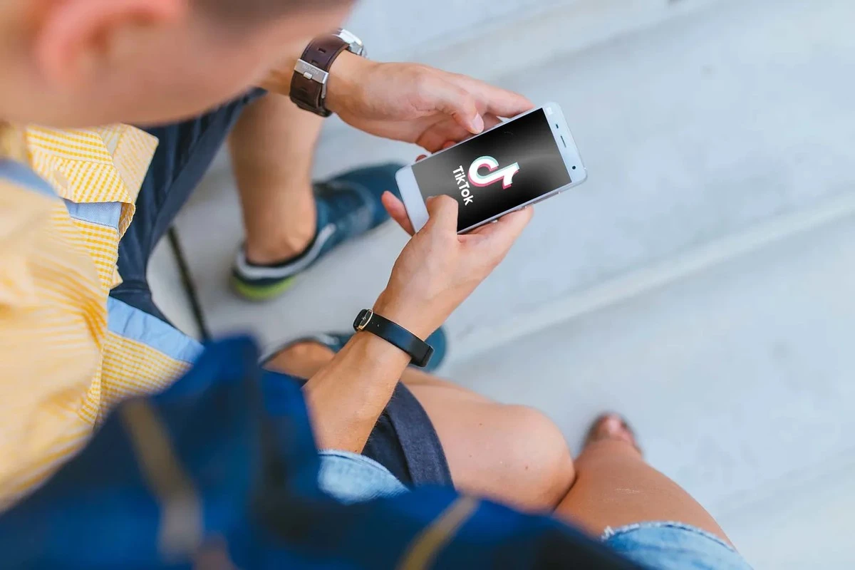 Mi amigo compró el último iPhone, yo un sencillo móvil plegable: un mes después, esto es lo que descubrí que jamás imaginé