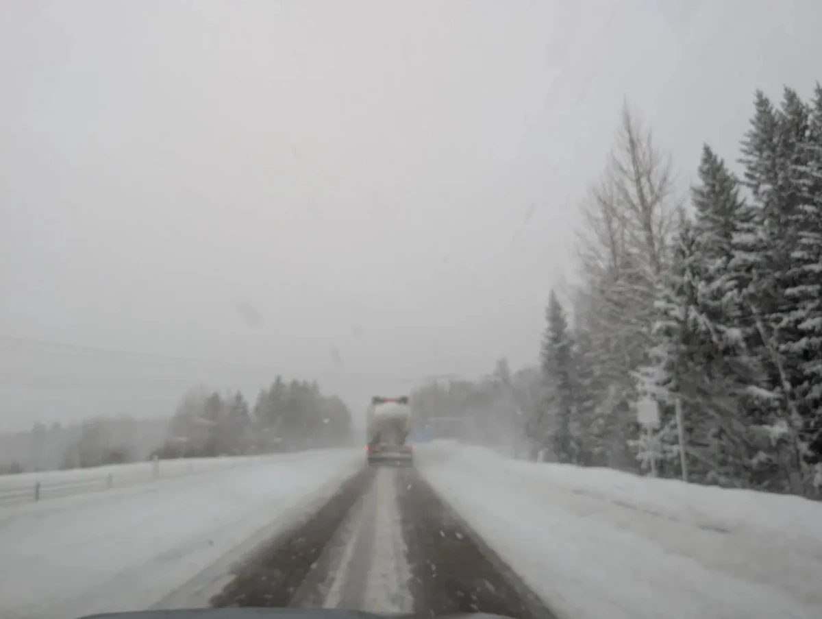 Nevyriausybinė organizacija: JAV vakarų pakrantėje ekstremalios audros, gali kristi 2,4 metro sniego