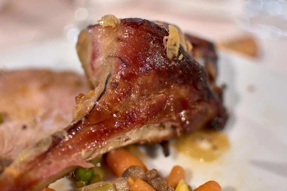 La Cruda Verdad Sobre la Longevidad: Comer Carne Después de los 80 Aumenta las Posibilidades de Llegar a los 100, ¡Pero con una Condición Clave!