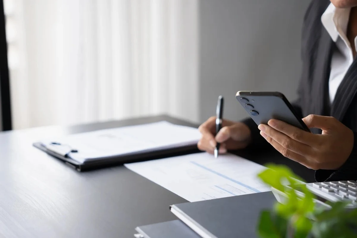 Adiós a estas 5 funciones del móvil que usabas a diario: ¿por qué desaparecieron?