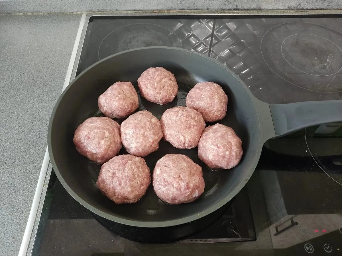 La receta de mi abuela estaba mal: por qué añado agua helada a las albóndigas en lugar de leche