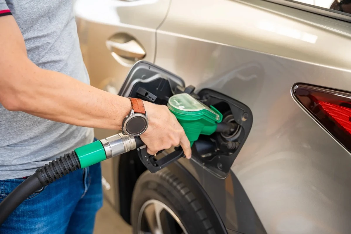 Cruce de fuego en Medio Oriente: la factura de la gasolina se dispara en Europa