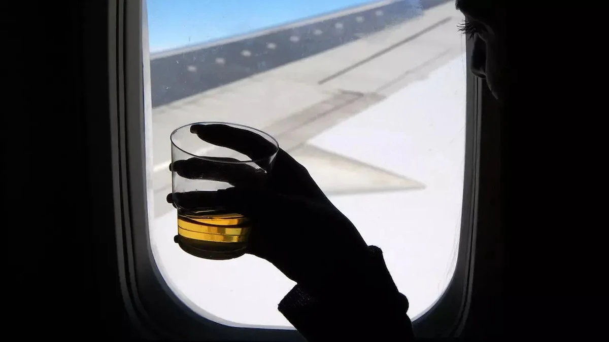 Un nuevo estudio revela: este popular refresco en aviones puede hacerte sentir fatal al aterrizar