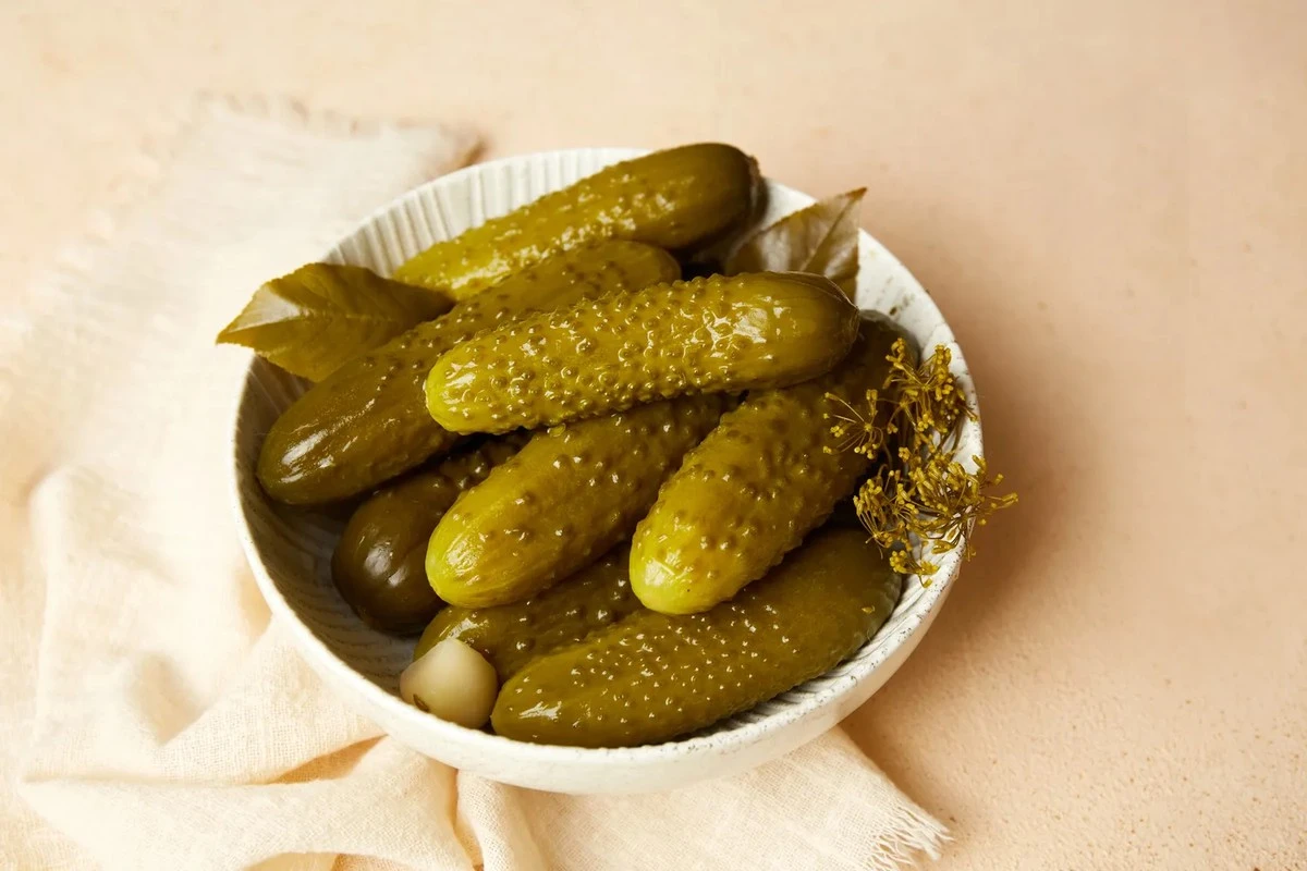 Por qué tus pepinos en vinagre quedan vacíos por dentro: el error secreto antes de marinar