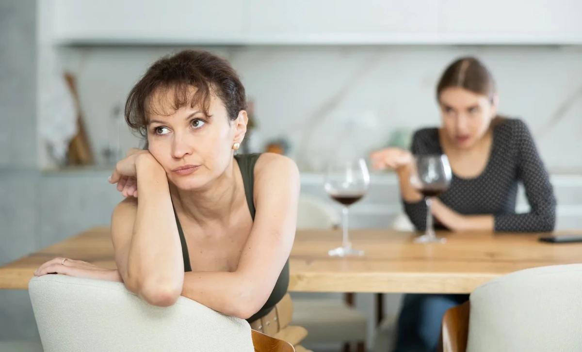 Si tu amiga se comporta así, no es una mala racha, es un problema serio