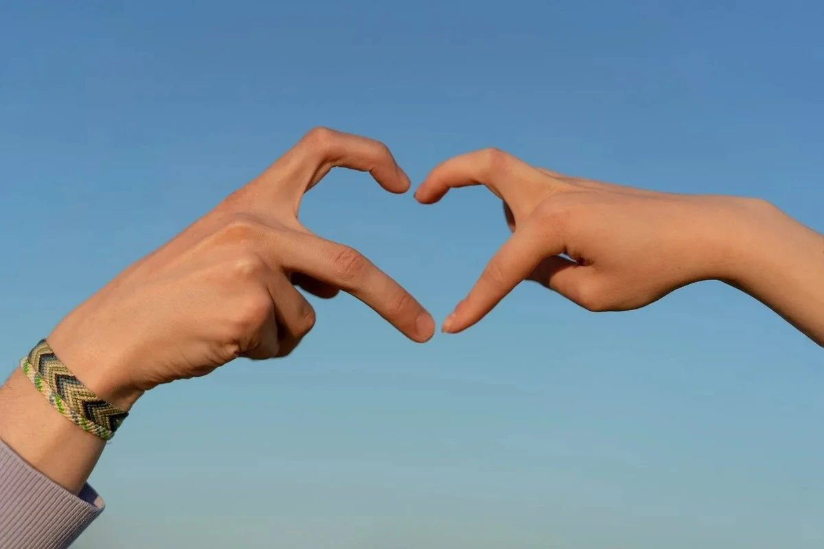 Horóscopo de Amor para la Semana: Tormentas de Emociones y Confesiones Inesperadas