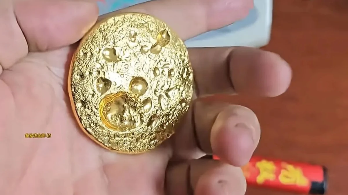 Cómo un blogger "cocinó" 190 gramos de oro con viejas tarjetas SIM – y por qué los expertos desaconsejan repetirlo en casa