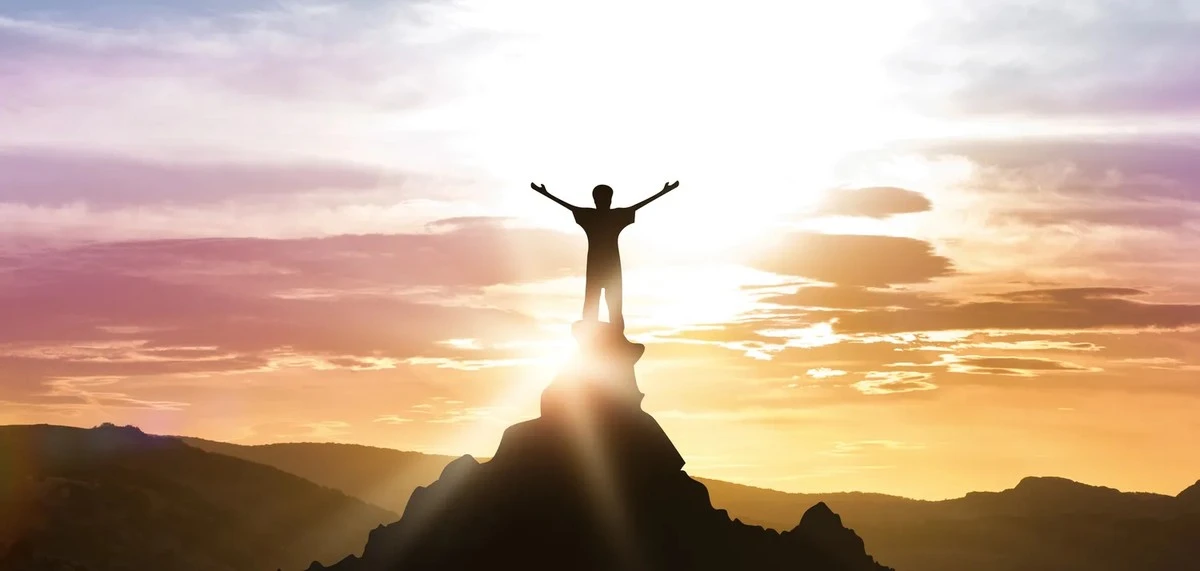 La energía cósmica del 8 de febrero abre un 'camino blanco' para dos signos: qué esperar