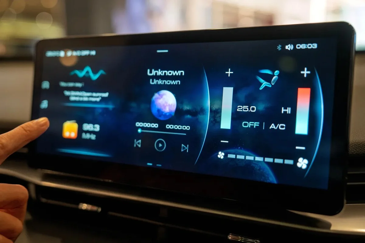 ¿Cuánto tiempo duran *realmente* las pantallas táctiles de tu coche? La verdad que no te cuentan