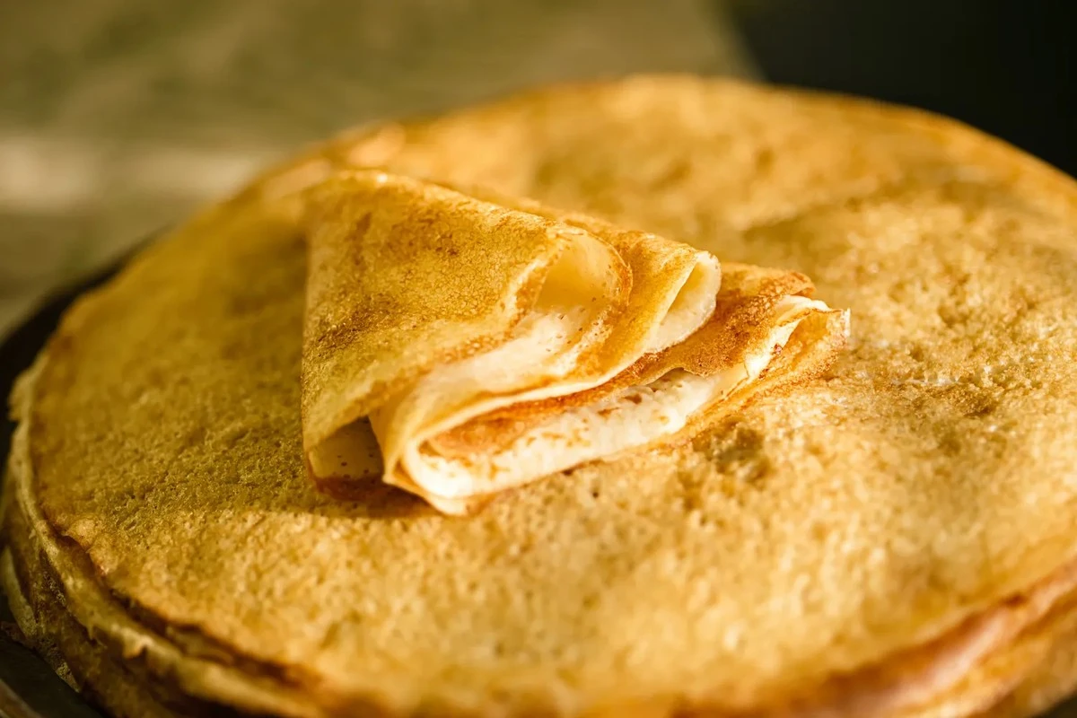 Blynai kaip pas močiutę: receptas, kuris visada pavyksta – purūs, auksiniai ir be gumulų