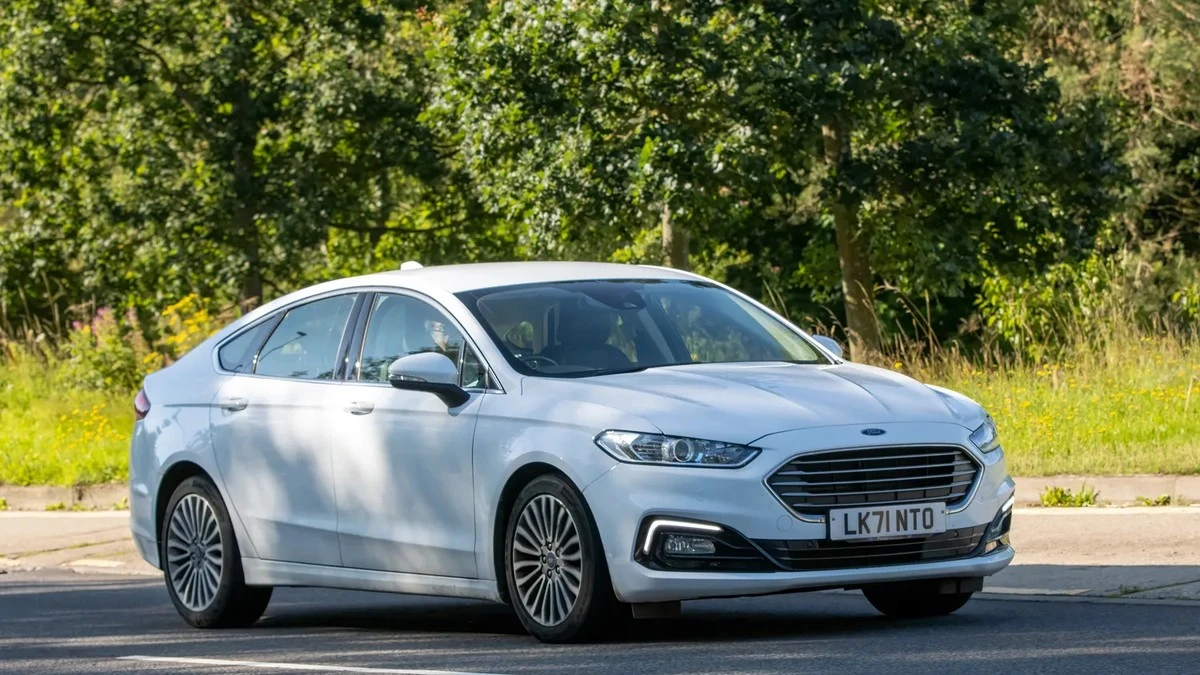 Adiós, Sedanes y Minivans: Los Coches Que Nadie Quiere en sus Garajes — El Secreto Revelado