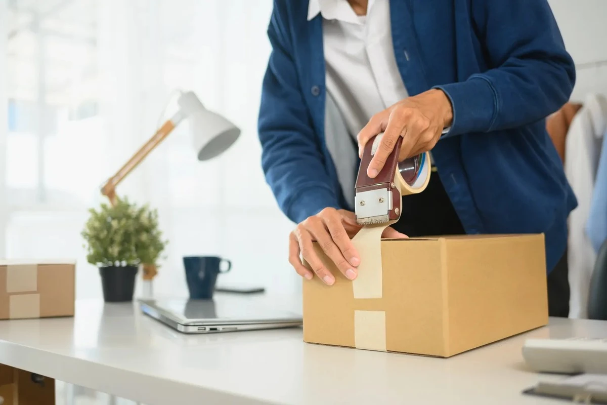 Adiós a las compras 'ultra-baratas': Europa impone un nuevo impuesto de 3€ a los paquetes de Temu y Shein