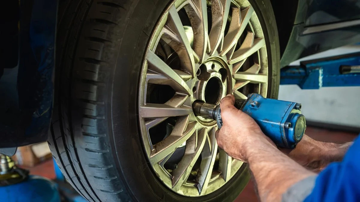 ¿Ruedas con 4 o 5 tornillos? La razón de ingeniería detrás de la seguridad de tu coche