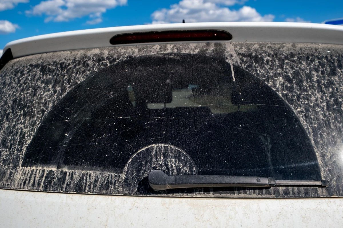 Polvo del Sahara en tu coche: un error al lavar puede dañar la pintura