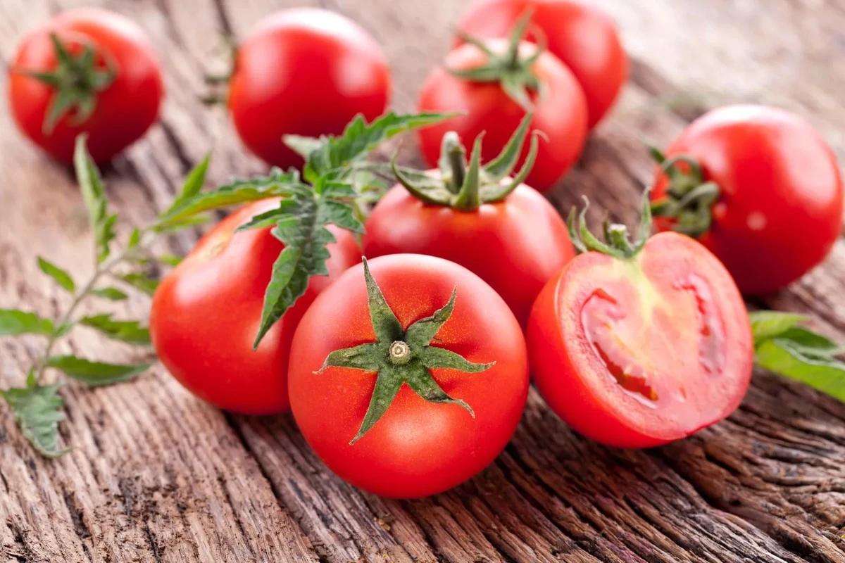 ¿Suelo agotado tras los tomates? Estas plantas lo revitalizan en una temporada