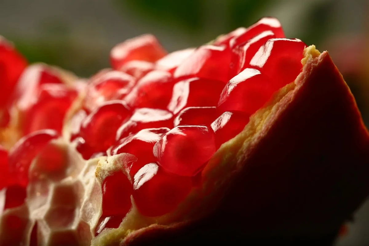 La fruta que los vendedores no quieren que conozcas: mi truco infalible para elegir granadas dulces