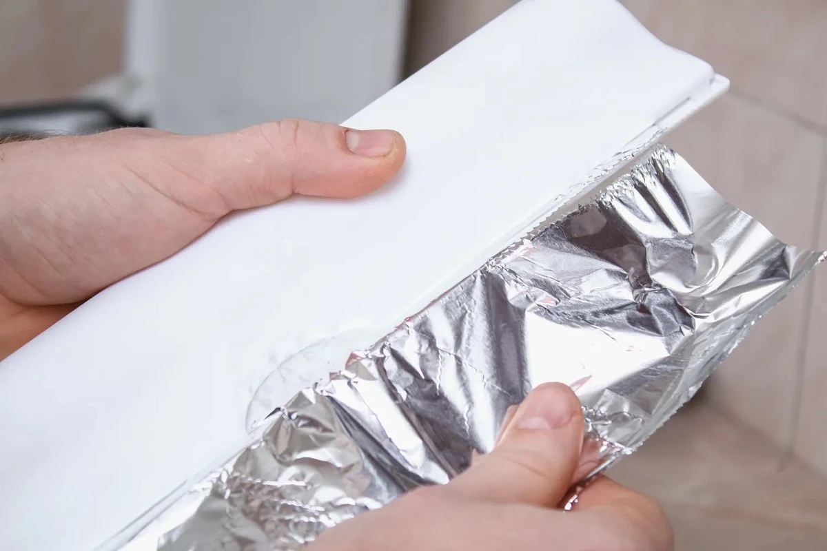 ¿Tu aliado en la cocina es un peligro? Los riesgos de usar papel de aluminio a diario