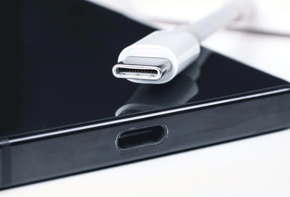 ¿USB-C solo para cargar? Tu móvil hace 3 veces más, pero evitas esto