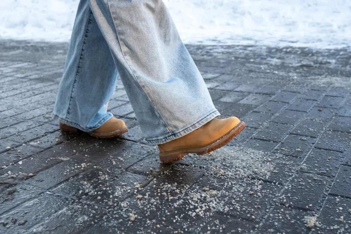 Adiós a las manchas de sal: 4 trucos infalibles para rescatar tus zapatos de invierno